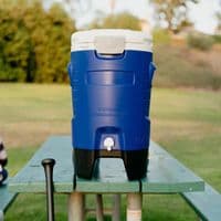Igloo 5 Gallon Rolling Water Cooler 18.9L Spigot Cool Riser Wheels Sport Camping
