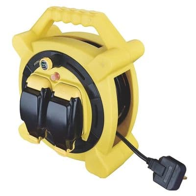 Masterplug 20M Cable Reel 2-Gang IP54 Splashproof 13A Outdoor Thermal Protection