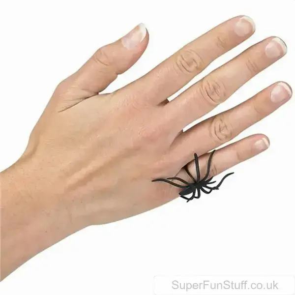 10 x Novelty Scary Spider Rings | Low Cost Joke Toys