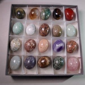 COLLECTION OF 20 POLISHED STONE AND GEMSTONE EGGS (Second hand item in box)