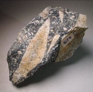 PORPHYRY DYKES IN GRANITE - Cornwall