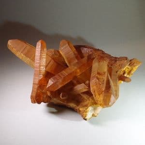 QUARTZ CRYSTALS - Pakistan
