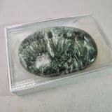 SERAPHINITE 'POLISHED PALM STONE' (6.4 centimetres) - Siberia