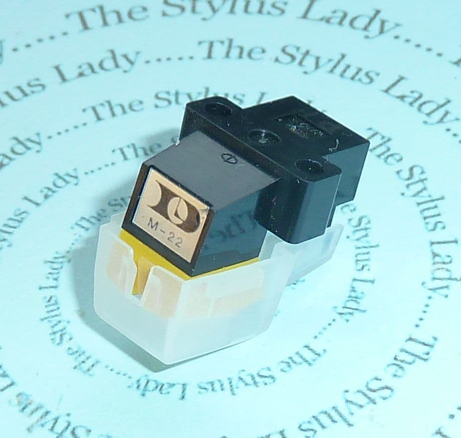 A quality moving Turntable cartridge and stylus
