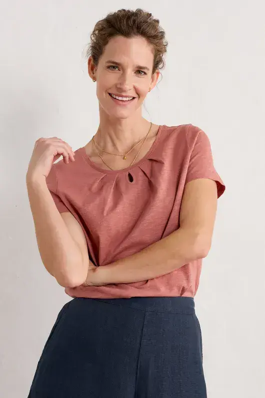 Appletree T-Shirt. Clover