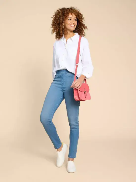 Janey Jaggings. Light Denim