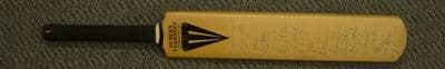 1991 - GLOUCESTERSHIRE / WORCESTERSHIRE - Autographed Bat