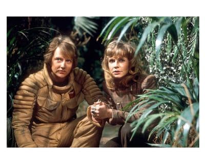 A061 - Doctor Who KATY MANNING aka Jo Grant Signed 10x8