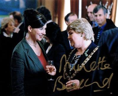 A062 - Doctor Who ANNETTE BADLAND aka Margaret Blaine - Slitheen alien Signed 10x8