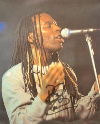 A072 - RANKING  ROGER Autographed top 10 x 8 photo