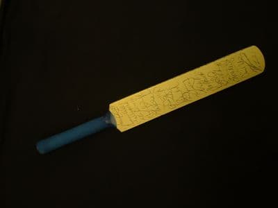 SOUTH AFRICA tOURING & WORCESTERSHIRE CCB - Autographed Mini Bat