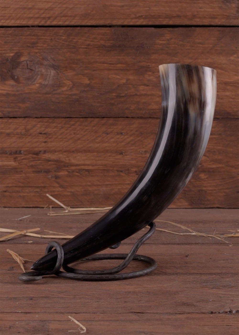 Drinking horn iron stand