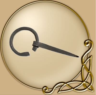 Plain cloak pin