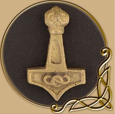 Thor's hammer with mystical knot