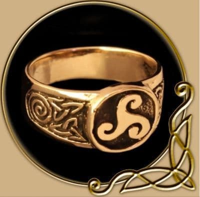 Triskelion bronze Signet Ring