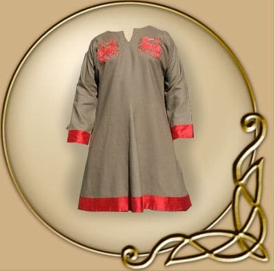 Tunic with embroidery silk and braid