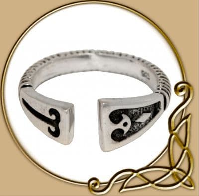 Viking Silver Ring with diamond pattern
