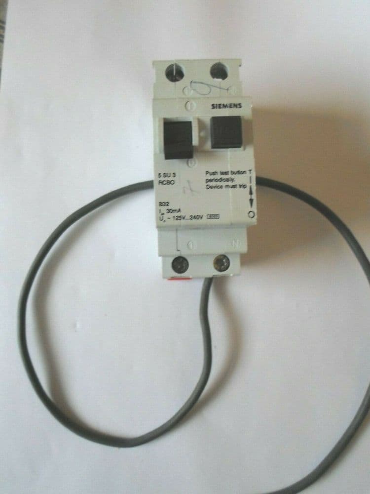 SIEMENS B32 32 AMP 30mA 5SU3 B32 RCBO CIRCUIT BREAKER