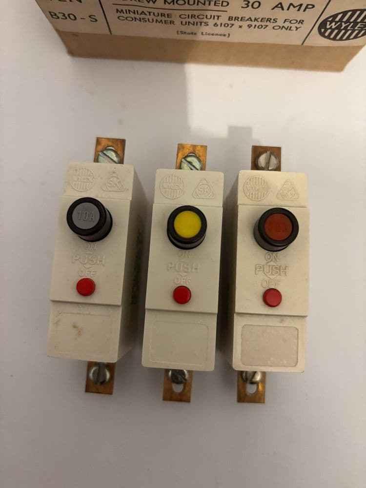 Ensemble Fusible Recâblable Wylex 5-30A Avec Support - Occasion En Bon état