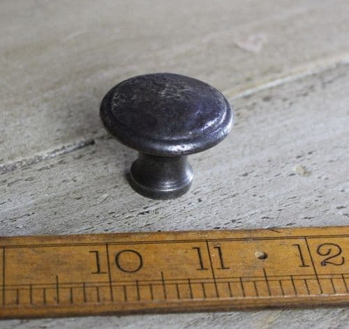 CAST IRON HAMMERED KNOB 32MM