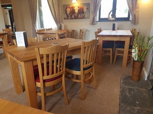 Port Royal 48x30 inch dining table