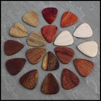Plectrum Wallet - 18 Acoustic Guitar Picks | Timber Tones