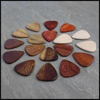 Plectrum Wallet - 18 Acoustic Guitar Picks | Timber Tones