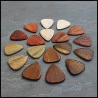 Plectrum Wallet - 18 Acoustic Guitar Picks | Timber Tones