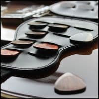 Plectrum Wallet - 18 Electric Guitar Picks | Timber Tones