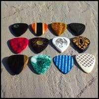 Merry Christmas Tin with 12 Guitar Picks for Electric Guitar
