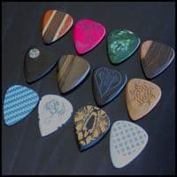 Merry Christmas Tin with 12 Guitar Picks for Electric Guitar