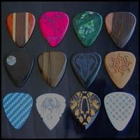 Merry Christmas Tin with 12 Guitar Picks for Electric Guitar