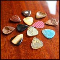 Merry Christmas Tin with 12 Picks for Acoustic Guitar