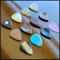 Merry Christmas Tin with 12 Picks for Acoustic Guitar