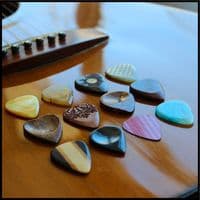 Merry Christmas Tin with 12 Picks for Acoustic Guitar