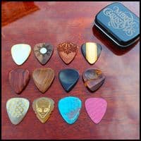 Merry Christmas Tin with 12 Picks for Acoustic Guitar