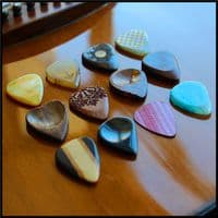 Merry Christmas Tin with 12 Picks for Acoustic Guitar