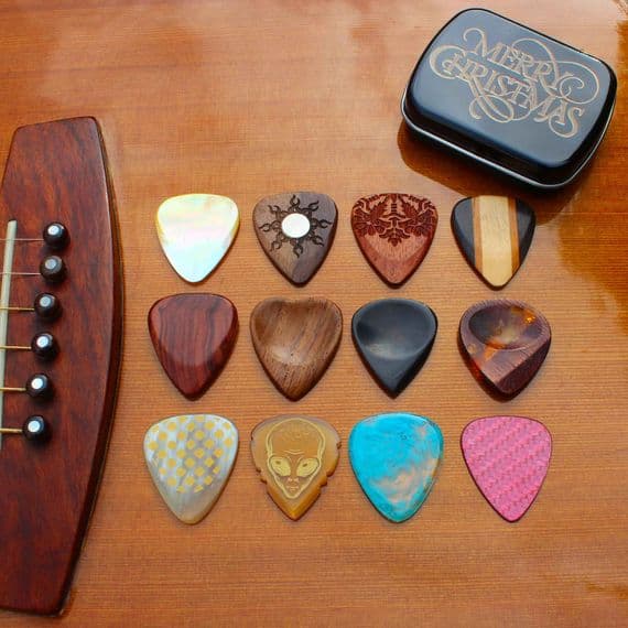 Merry Christmas Tin with 12 Picks for Acoustic Guitar