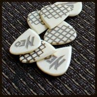 NeoGeo Fanatic Bone Signature 1 Pick | Timber Tones