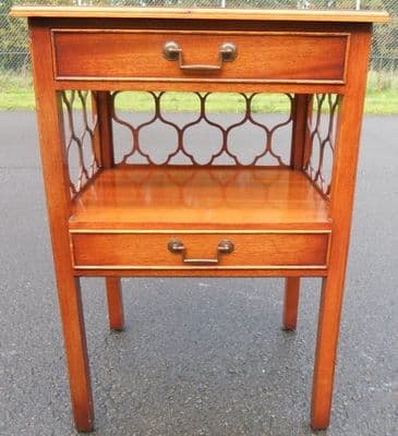 Georgian Style Light Mahogany Stand