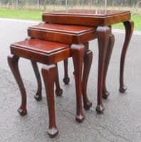 Mahogany Nest of Three Coffee Tables with Bold Cabriole Legs