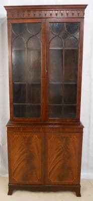 Mahogany Small Bookcase Cabinet in the Georgian Style