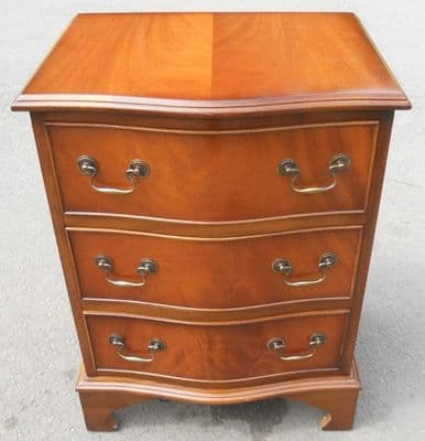Medium Small Mahogany Chest of Drawers