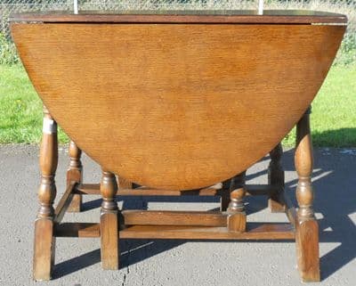 Oak Veneered Gateleg Dining Table