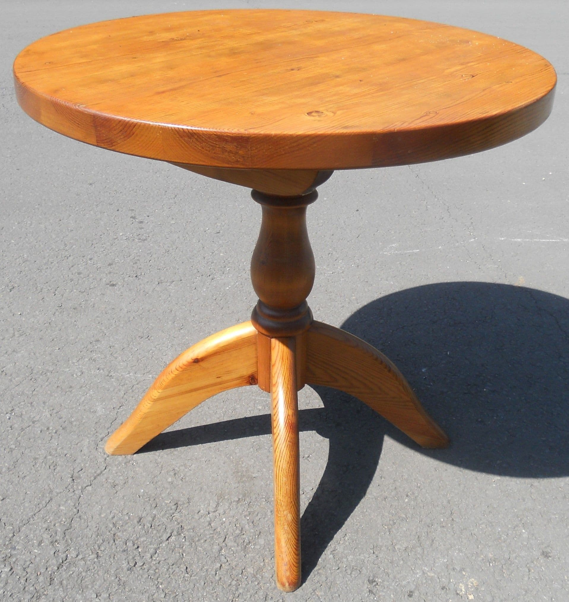 Pitch Pine Pedestal Breakfast Table