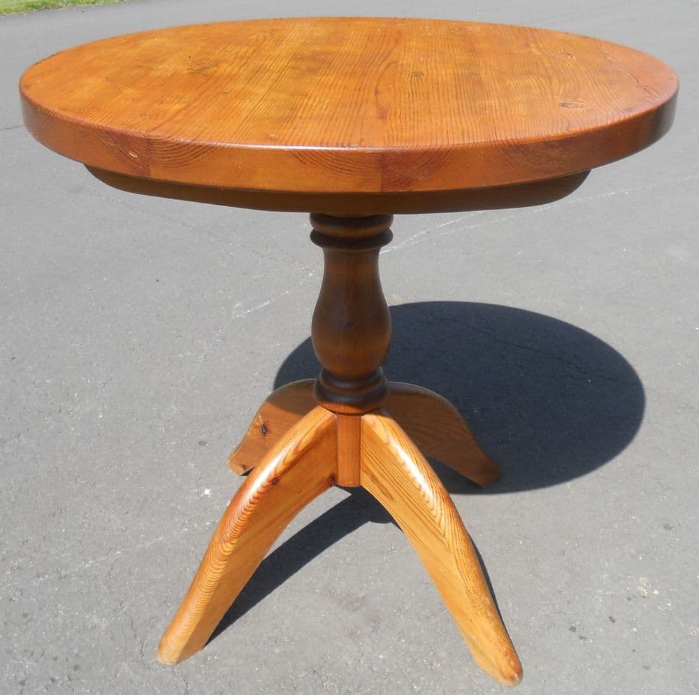 Pitch Pine Pedestal Breakfast Table