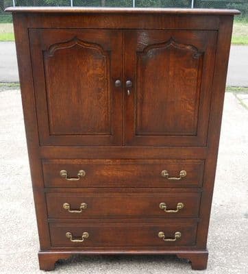 Quality Oak Tall TV Cabinet Storage Unit