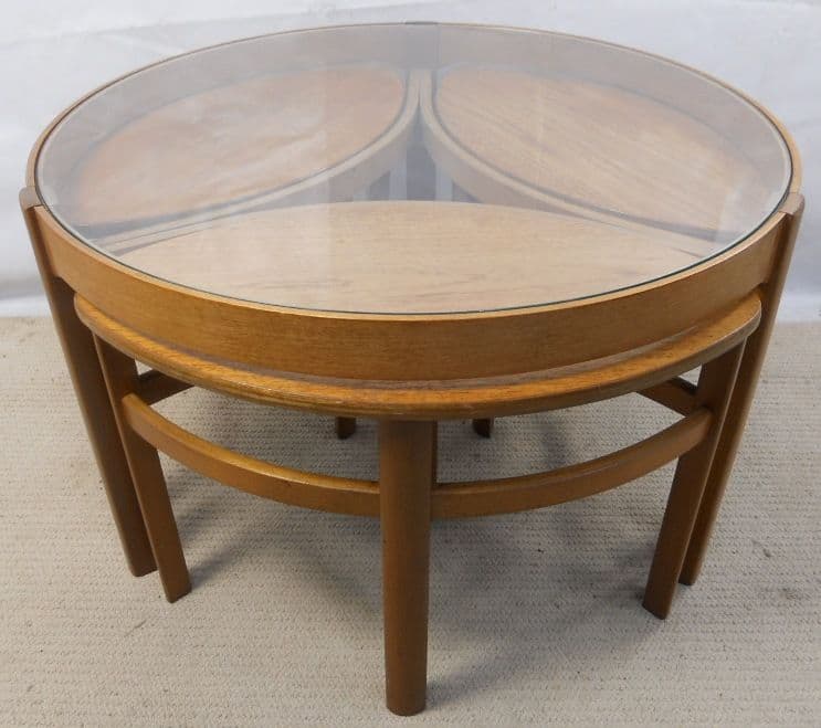 貴重 UK Vintage NATHAN Glass Nest Table Retro Light Teak Circular Glass Top Coffee Table / Nest of