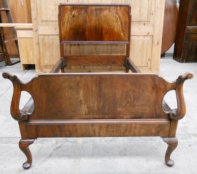 Walnut Wood Single Bed in the Antique Queen Anne Style