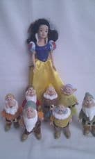 Adorable 'Snow White & the Seven Dwarfs' Disney Playset